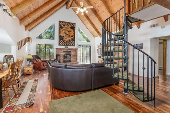 Stimboli Lodge - Image 1