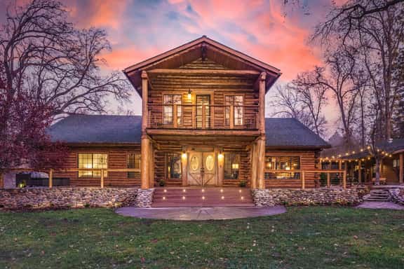 Little Creek Log House - Image 1