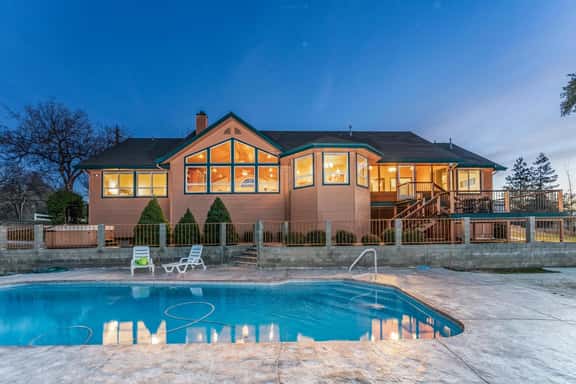 Yosemite Adventure House - Image 1