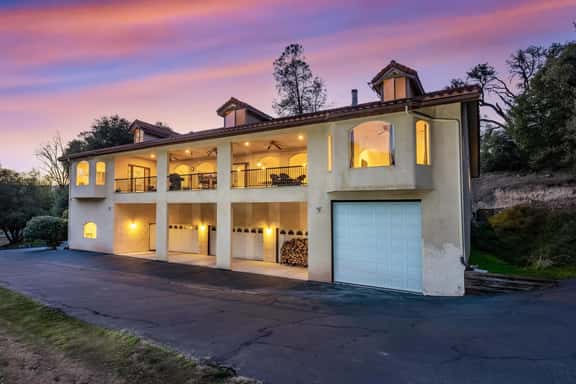 Big Oak Manor - Image 1