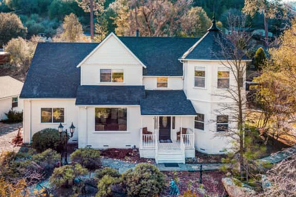 Yosemite Country House - Image 1