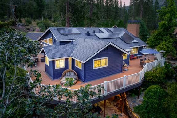 Yosemite Creekside Retreat - Image 1