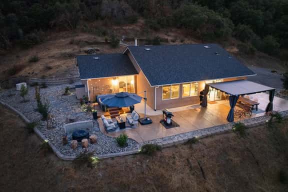 Hilltop Paradise - Image 1