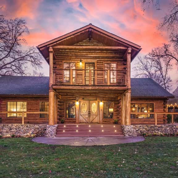 Little Creek Log House - Image 1