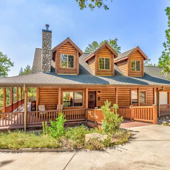 Bass Lake Log Home - Image 1