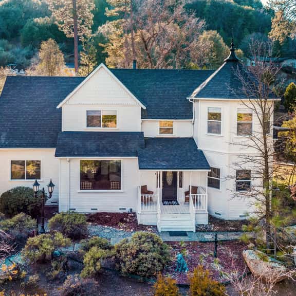 Yosemite Country House - Image 1
