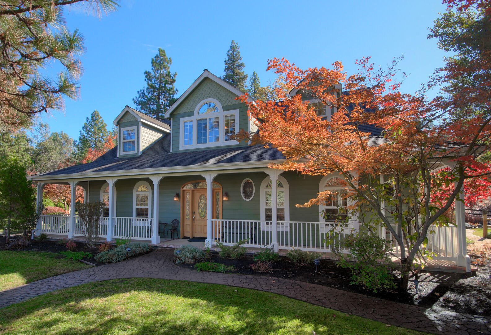 Yosemite National Park Vacation Rentals with yard and trees