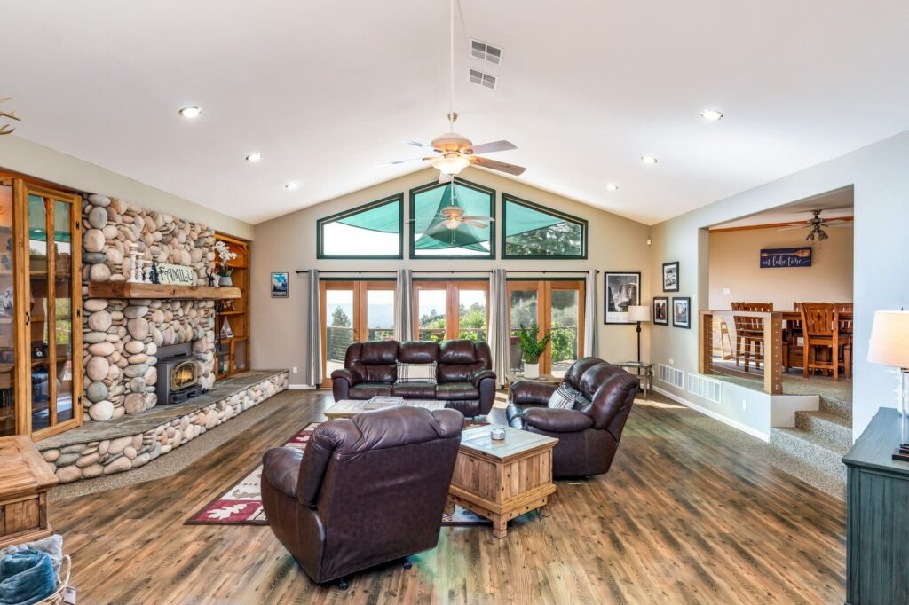 Reserve your Bass Lake holiday rental and enjoy your Christmas dinner in Yosemite
